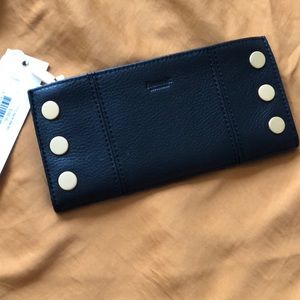 Hammitt wallet brand new !!